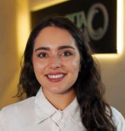 Dra. Thaís  Campos — Mestre em Dentística